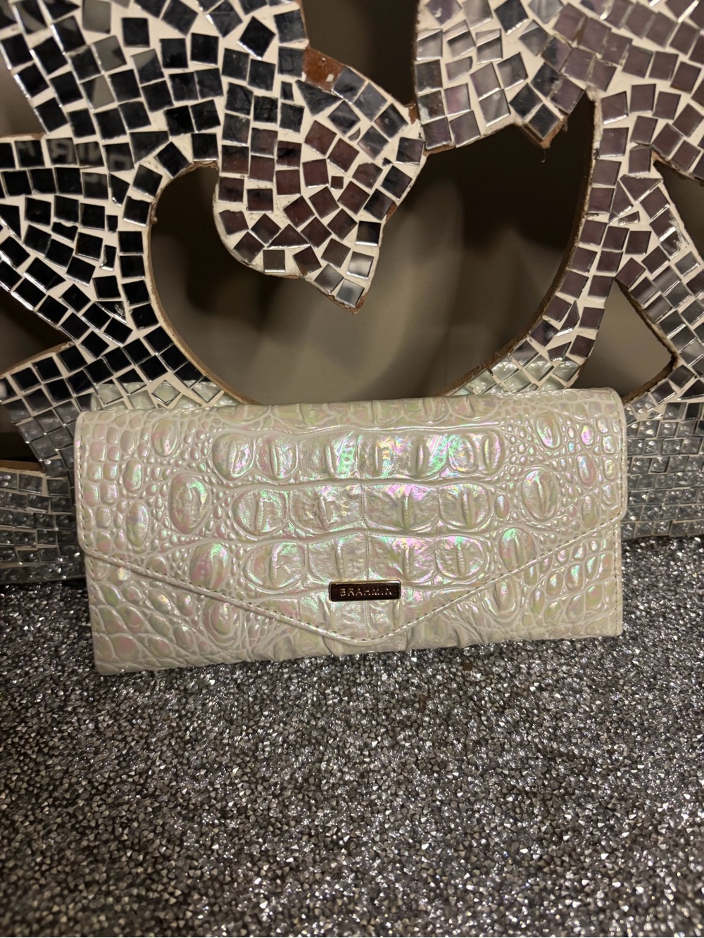 💕Brahmin Iridescent Croc Embossed Envelope Clutch - Pearl